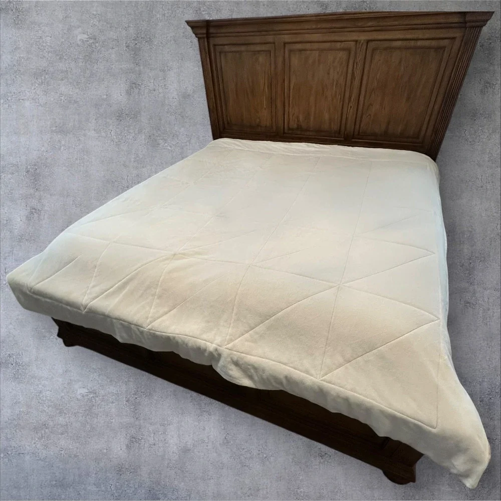 UGG‎ Corey Reversible Full/Queen Comforter Pink/Cream Stripe Sherpa Back